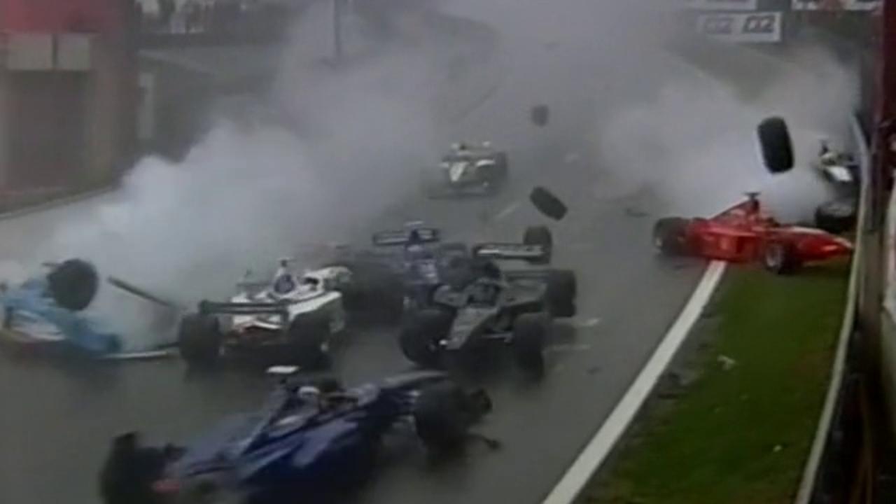 Accidente múltiple en la largada del Gran Premio de Bélgica 1998 bajo la lluvia en Spa-Francorchamps.