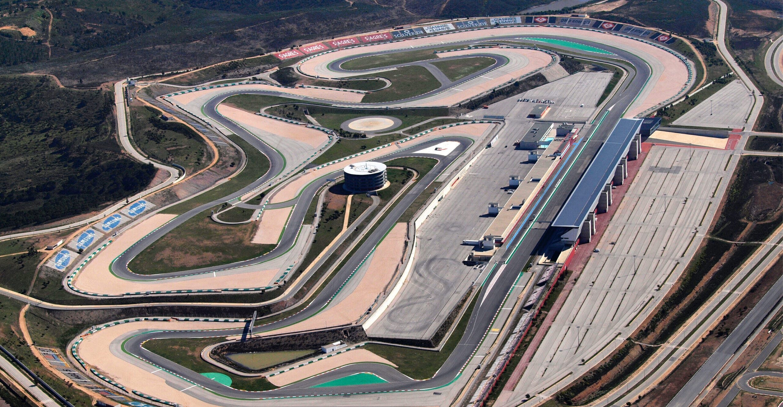 “Vista aérea del circuito del Algarve, donde Portugal espera regresar a la Fórmula 1 en 2027.”